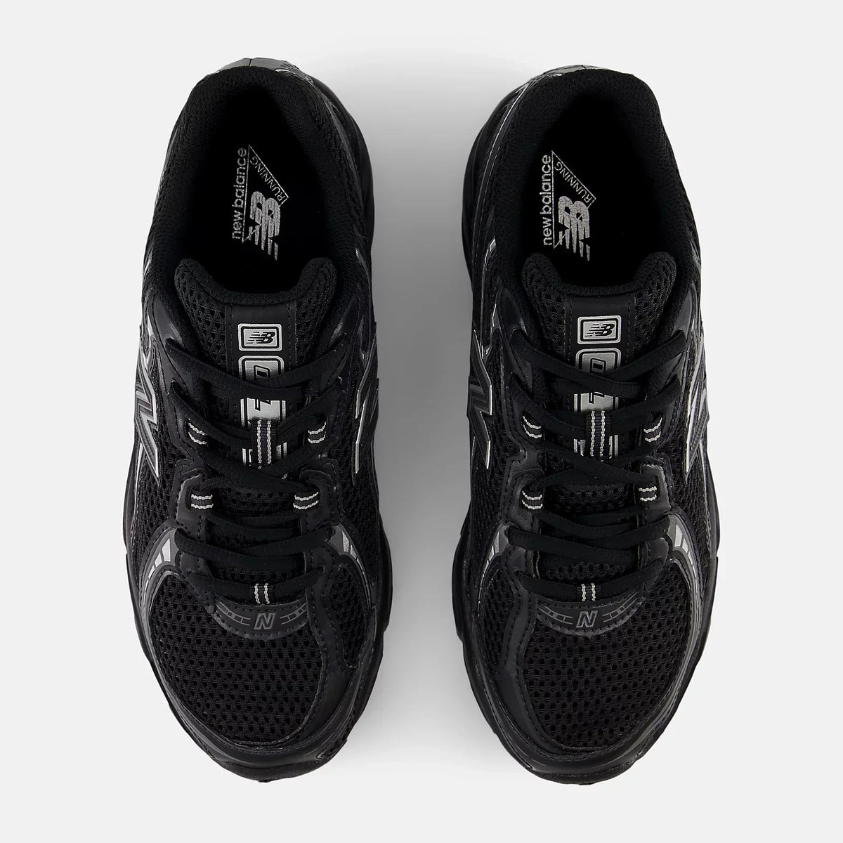New Balance 740 Noir